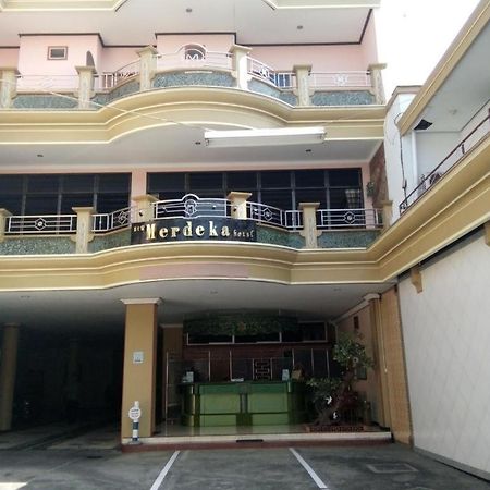 New Merdeka Hotel Jembel Exterior foto